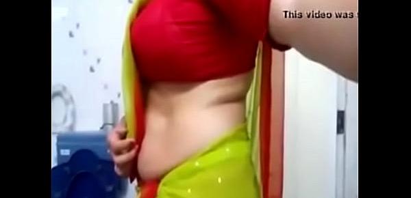  Desi bhabhi hot side boobs and tummy view in blouse for boyfriend 22 sec